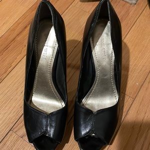 Nine West black peep toe heels with hidden platform. Size 6.